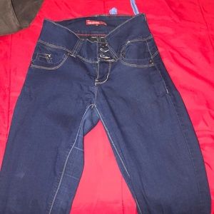 COLOMBIAN BUTT LIFTING JEANS